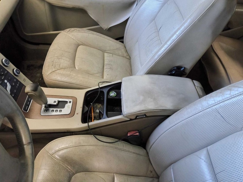 S80 2008 Battery Tray 684236