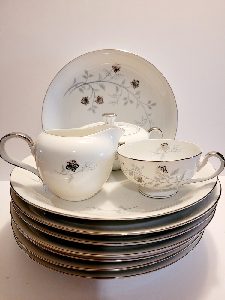 Arlen Fine China 8 Piece Set