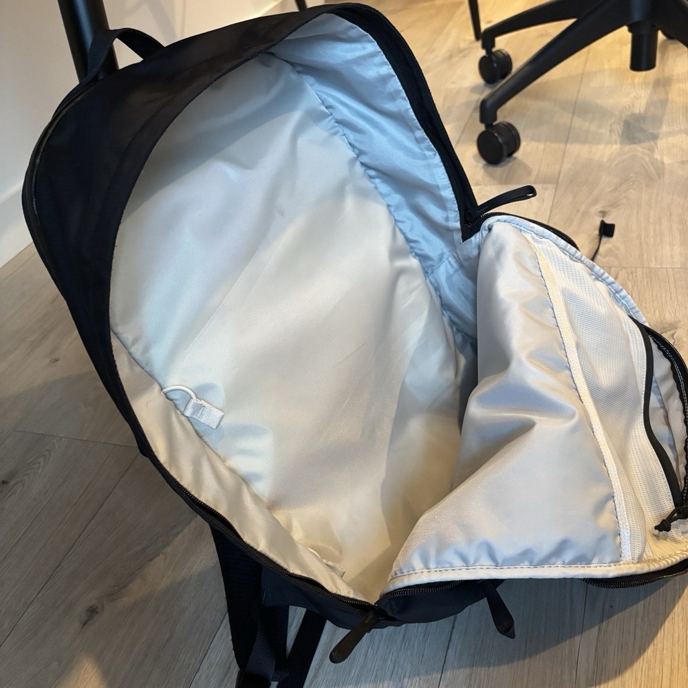 Black Moment Everything 21 liter backpack excellent condition