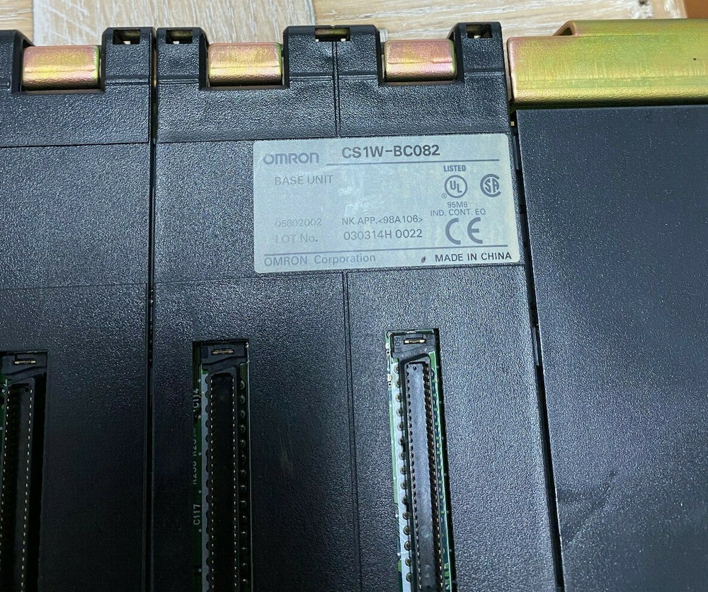 OMRON PLC CS1W-BC082 Base Unit Rack Used