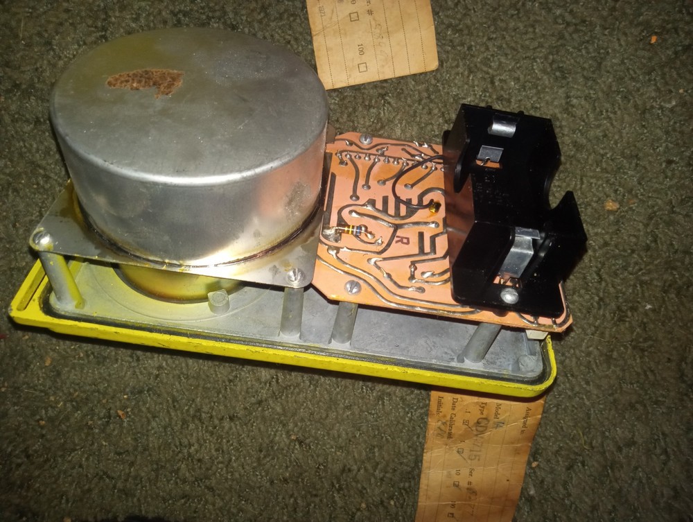 Vintage 1971Geiger Counter Unit