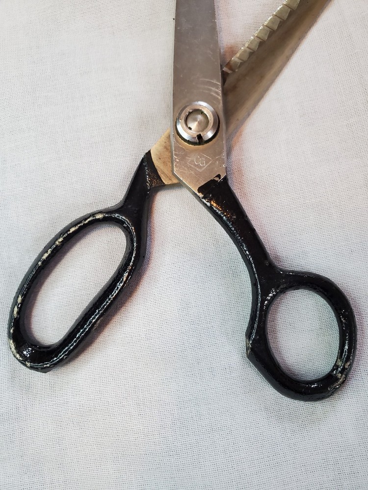 Vintage 7" CG Pinking Shears Scissors Japan Black Handle