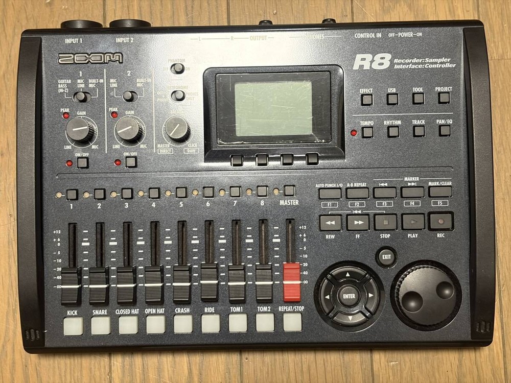 ZOOM R8 Multitrack 8 Track Digital Recorder Sampler Used