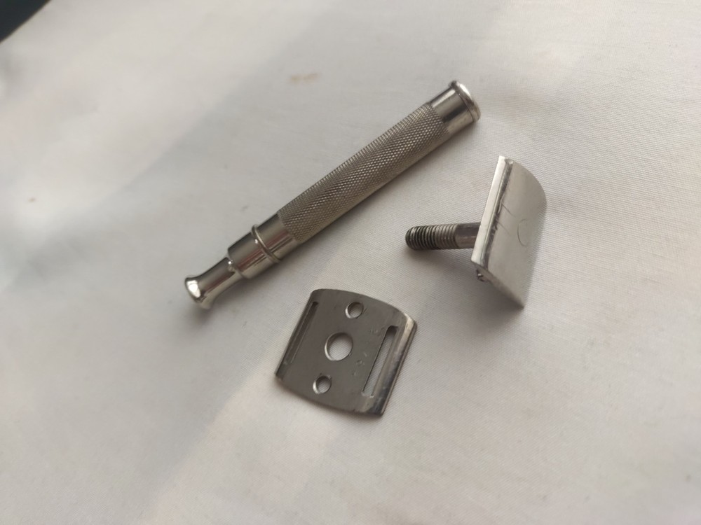 Anticor Travel DE Safety Razor Silver Tone