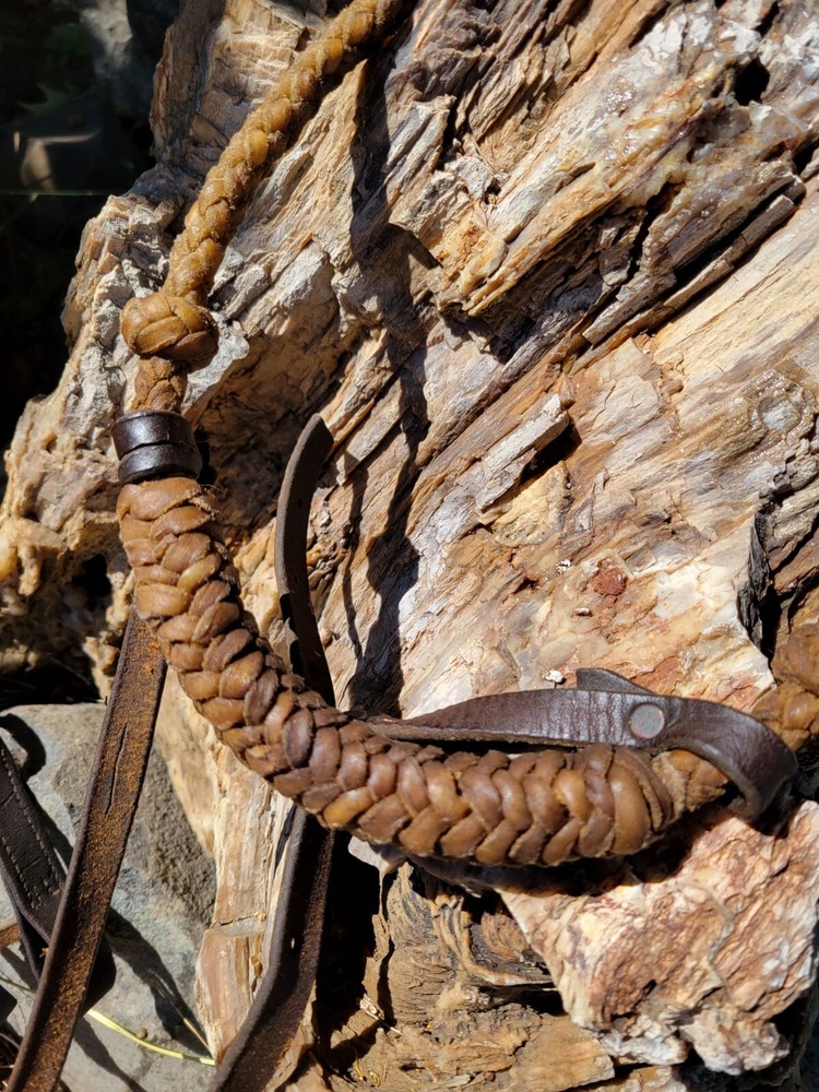 ANTUQUE RAWHIDE BOSAL KEATHER HALTER