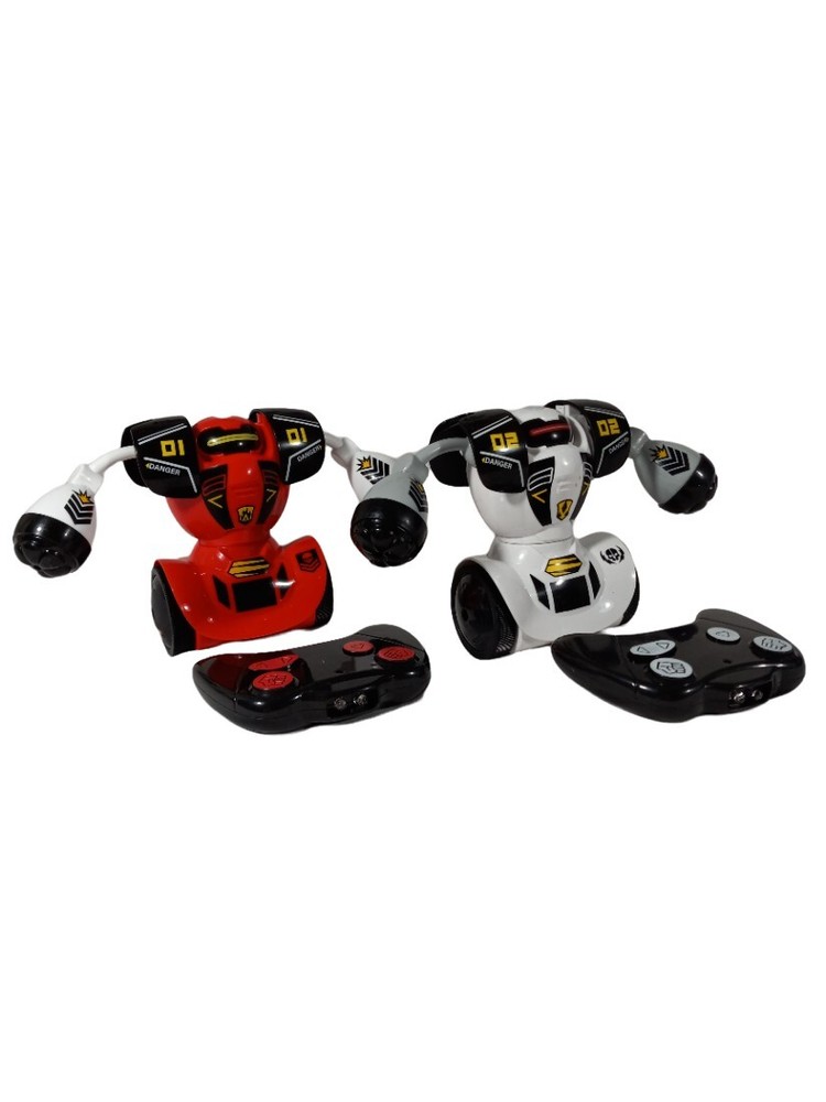 Sharper Image Remote Control Robot Combat 2pk Color: White & Red 6+ NEW