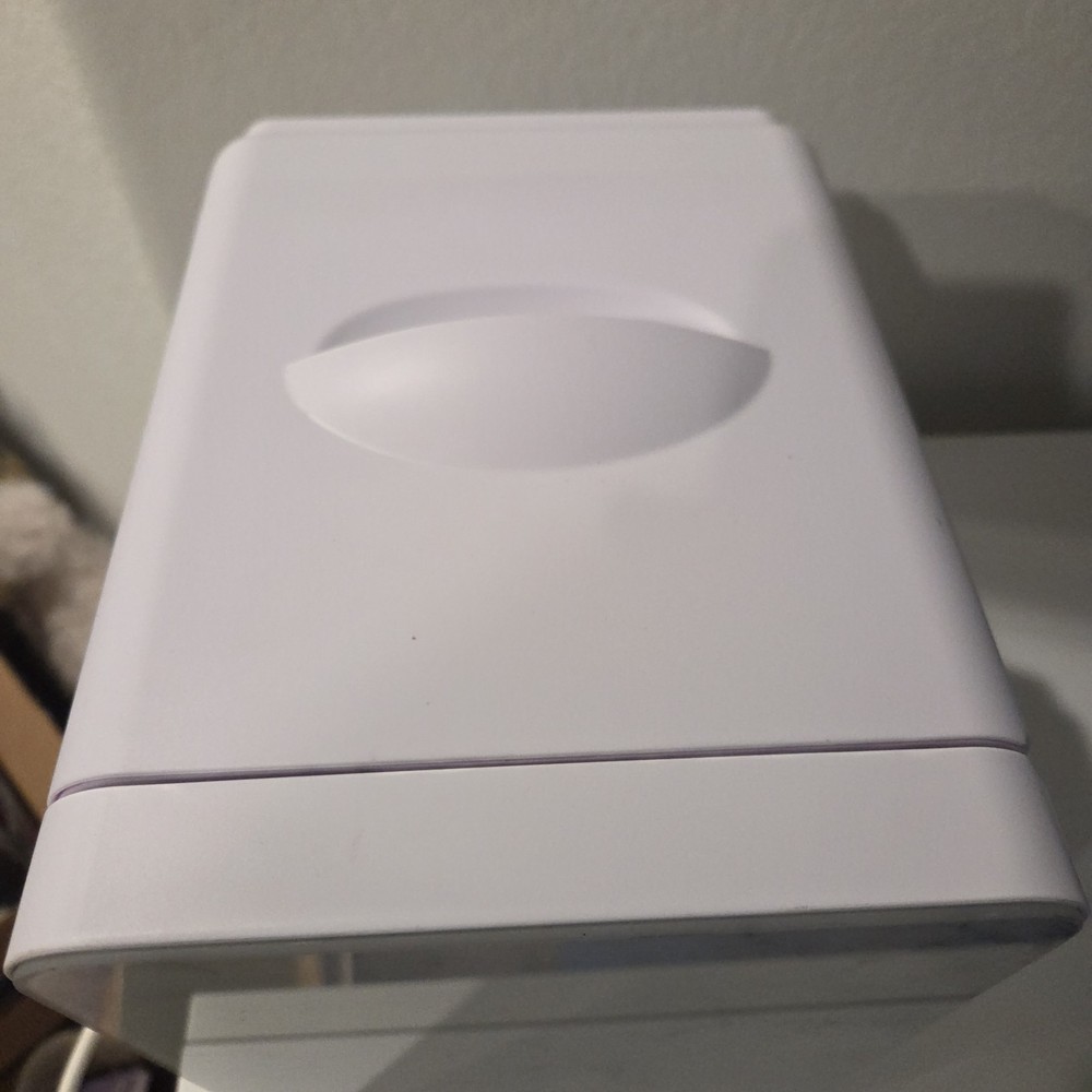 Kell Electronic USA Inc. Mini Fridge/Warmer, model K4108MRWH