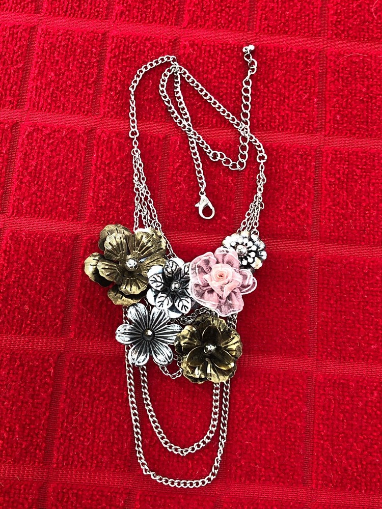 BEAUTIFUL BOHO /ART DECO TYPE FLOWER NECKLACE