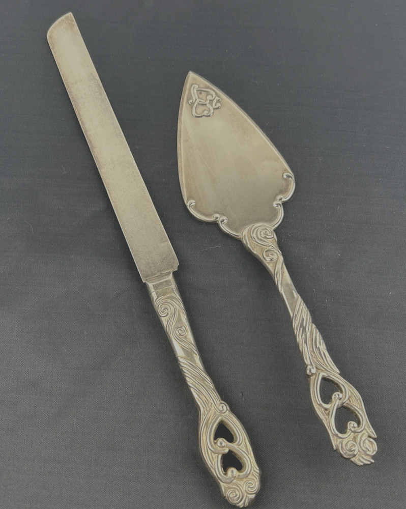Everlasting Elegance 2 Piece Wedding Cake SERVING SET Heart Design Preowned