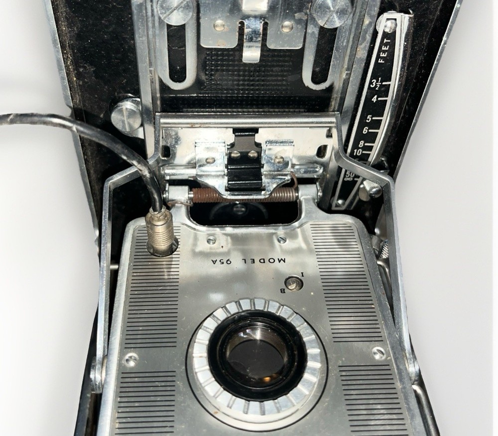 Polaroid Land Camera Model 95A w/ Flash – Beautiful Display Piece – Untested