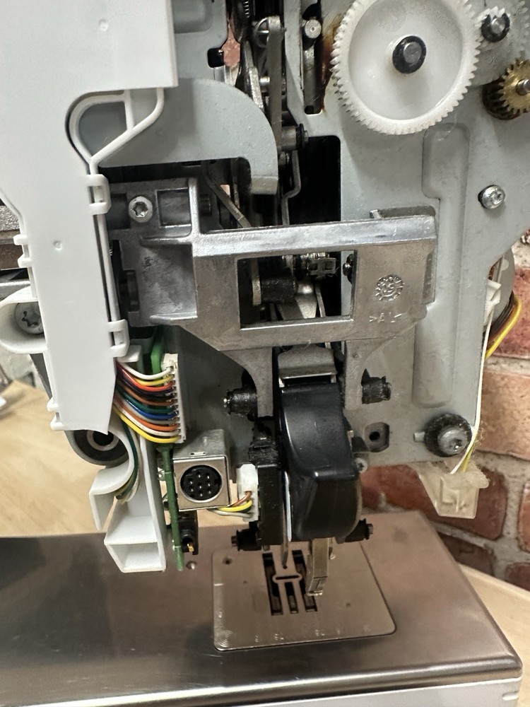 Bernina 820 Computerized Sewing Machine For Parts Only(read)