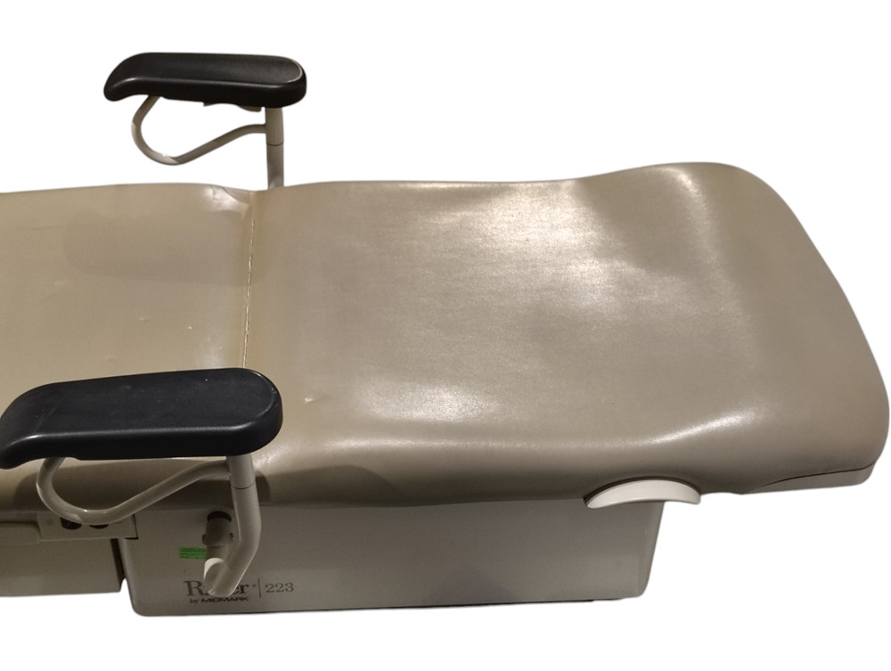 Midmark 223 Power Exam Table