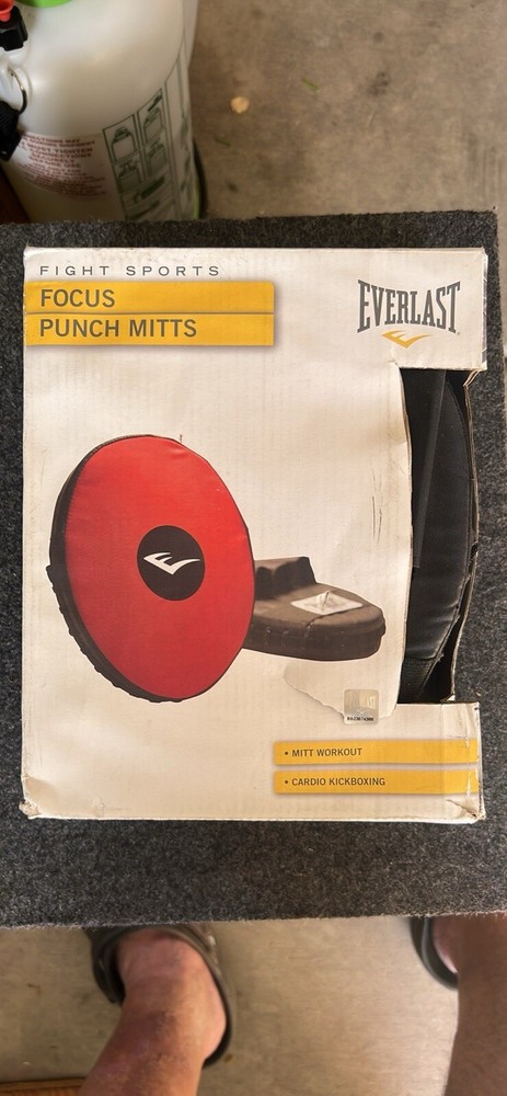 ***NEW~Everlast Focus Punch Mitts-RED