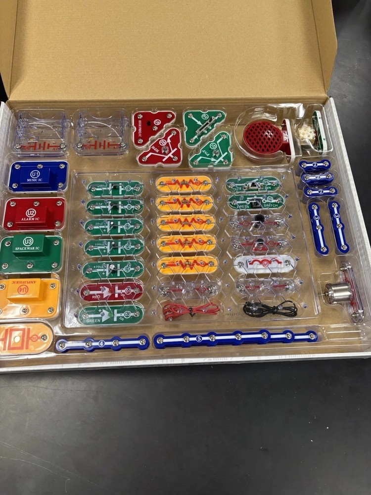 Elenco Snap Circuits SC-300 Electronics Kit OPEN BOX Toy 300++ Projects **Read