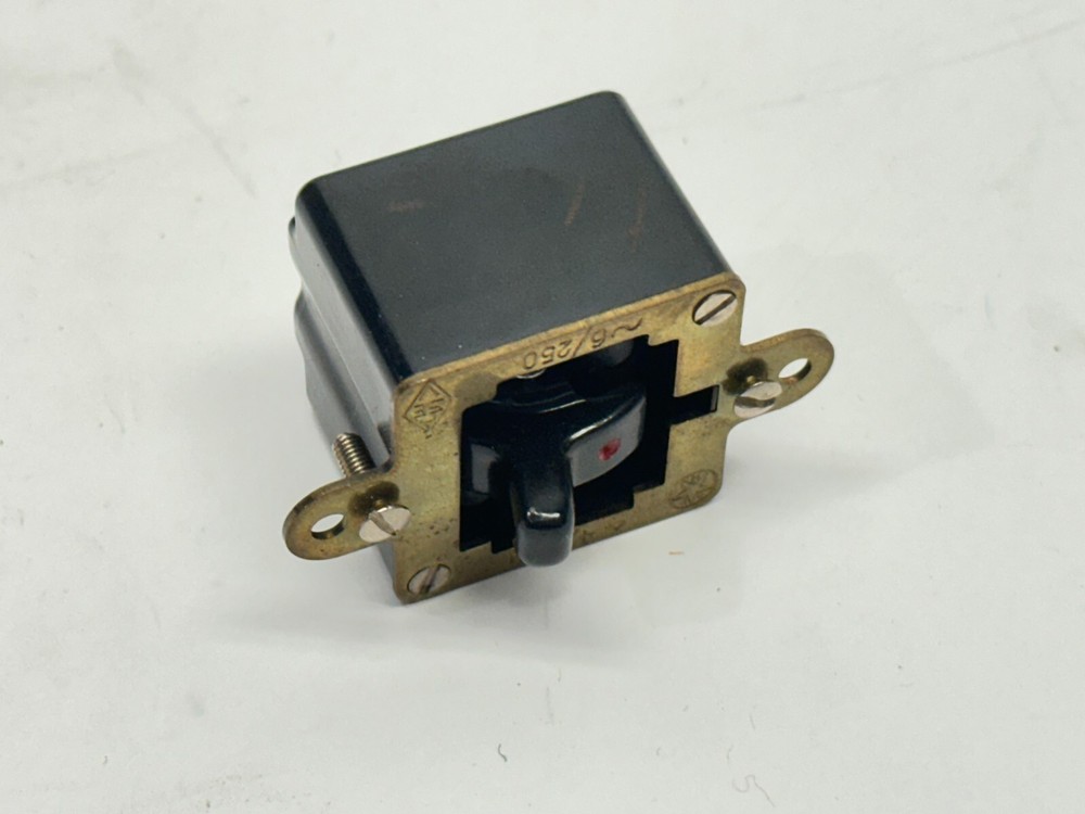 Toggle Switch ~4/380AC ~6/250AC
