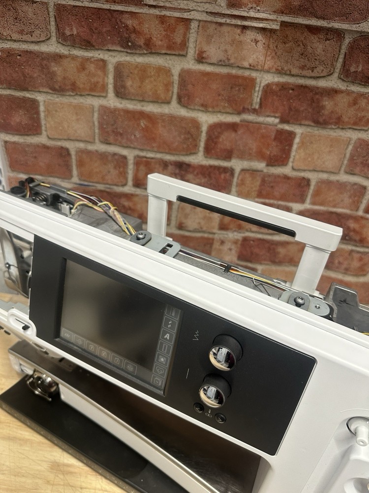 Bernina 820 Computerized Sewing Machine For Parts Only(read)