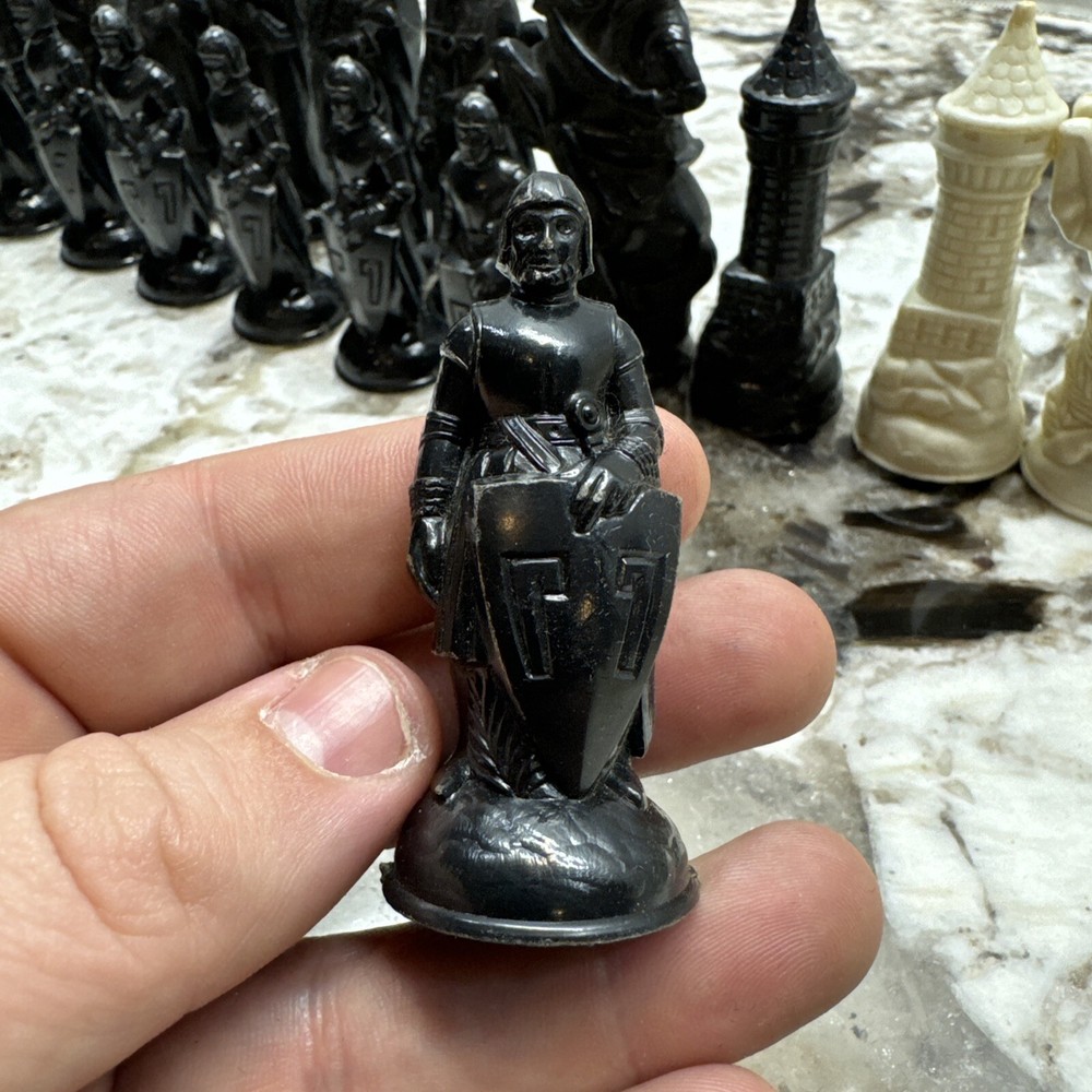 Vintage 1974 E.S. Lowe Renaissance Chess Set ~ Replacement Black Pawn