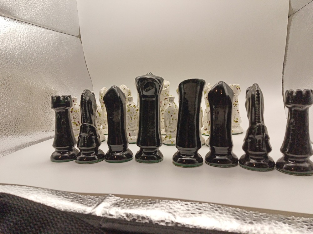 Vintage Duncan Medieval Ceramic Chess Pieces Set 32 Flawed