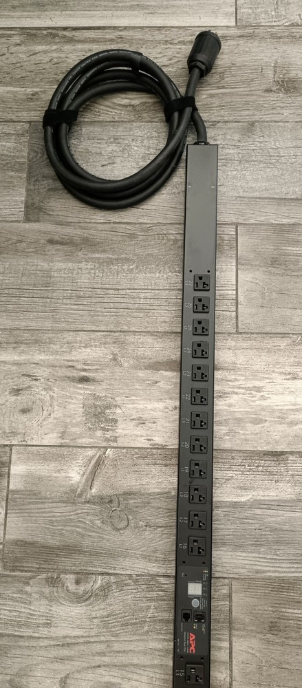APC Metered Rack PDU AP7893 Power Distribution Unit, 27 Outlets 120/208V, WORKIN