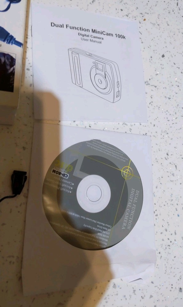 100K Digital Camera TDC-15 inc Disc, Instructions,CD, Cable,Tripod StrapUntested