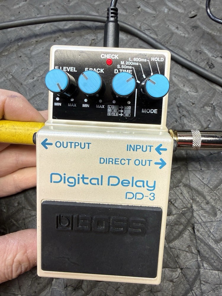 Boss DD-3 Digital Delay Electric Guitar Effect Pedal