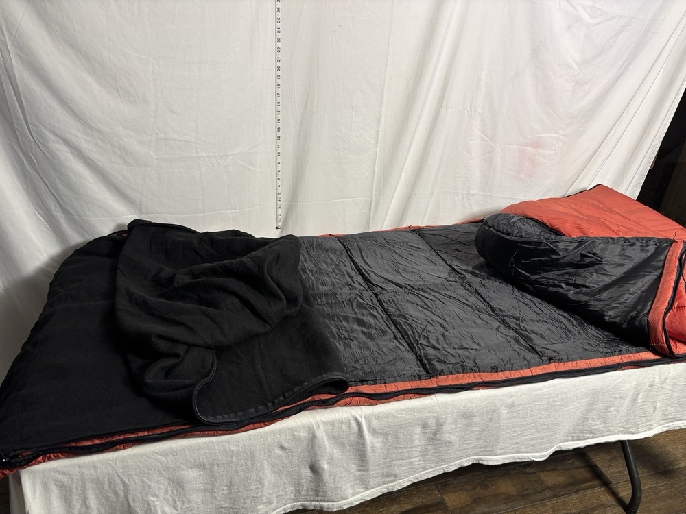 Eddie Bauer Sleeping bag - 33x80