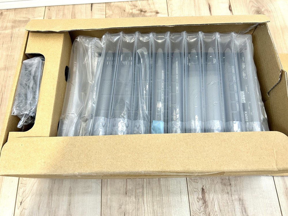 KORG KAOSS Replay Dynamic Effect Sampler All-in-One DJ Performance Opened