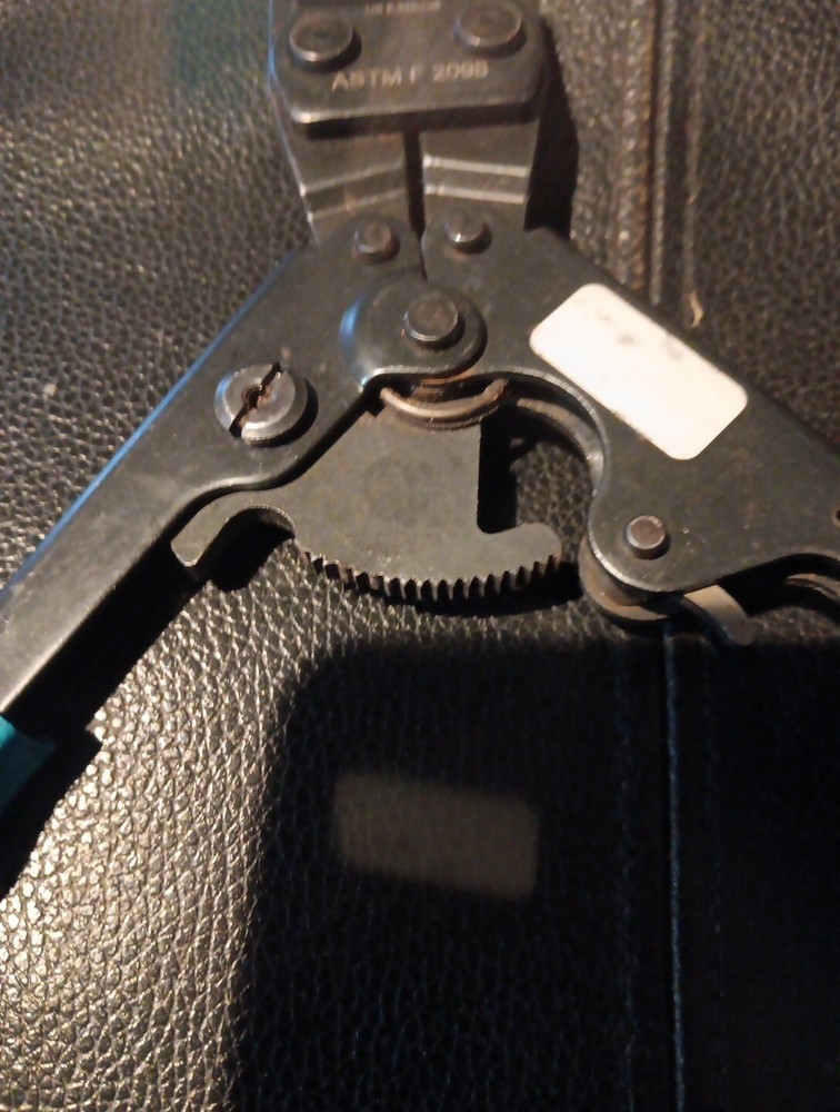 Sharkbite Pex Clamp Tool 3/8" - 1" (865895