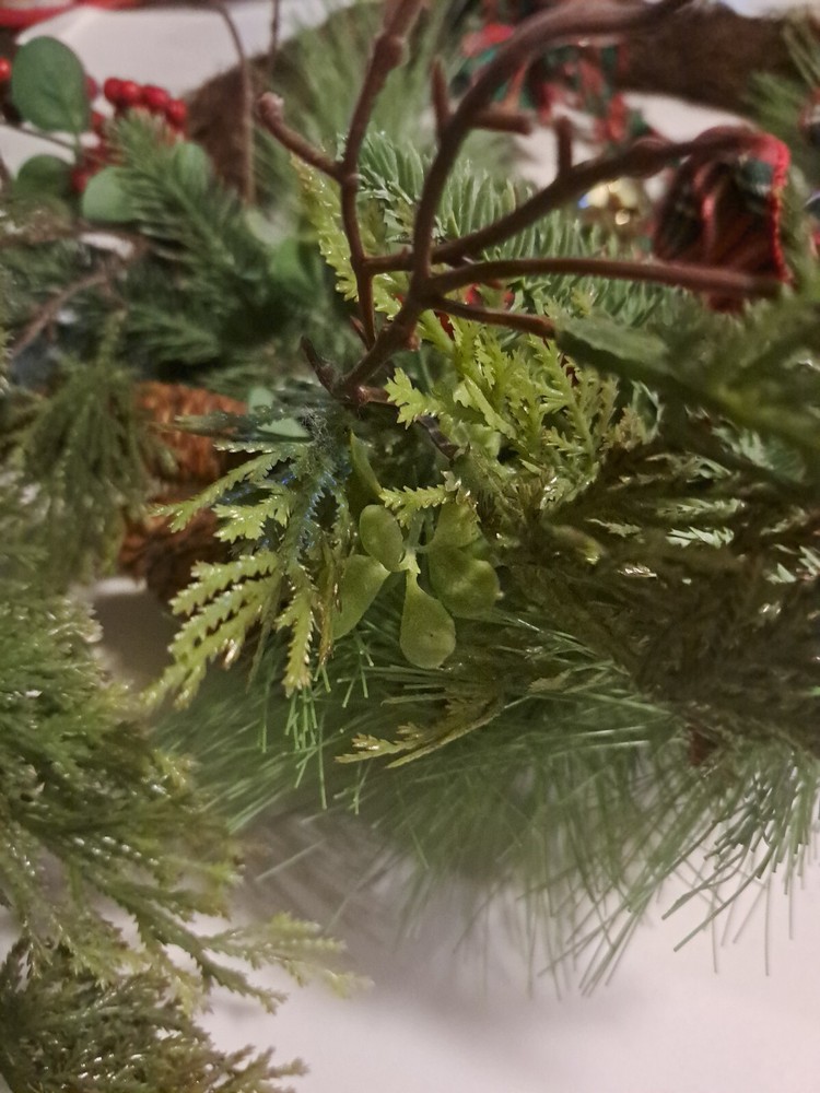 Christmas Wreath 16" Bells Berries Pinecones