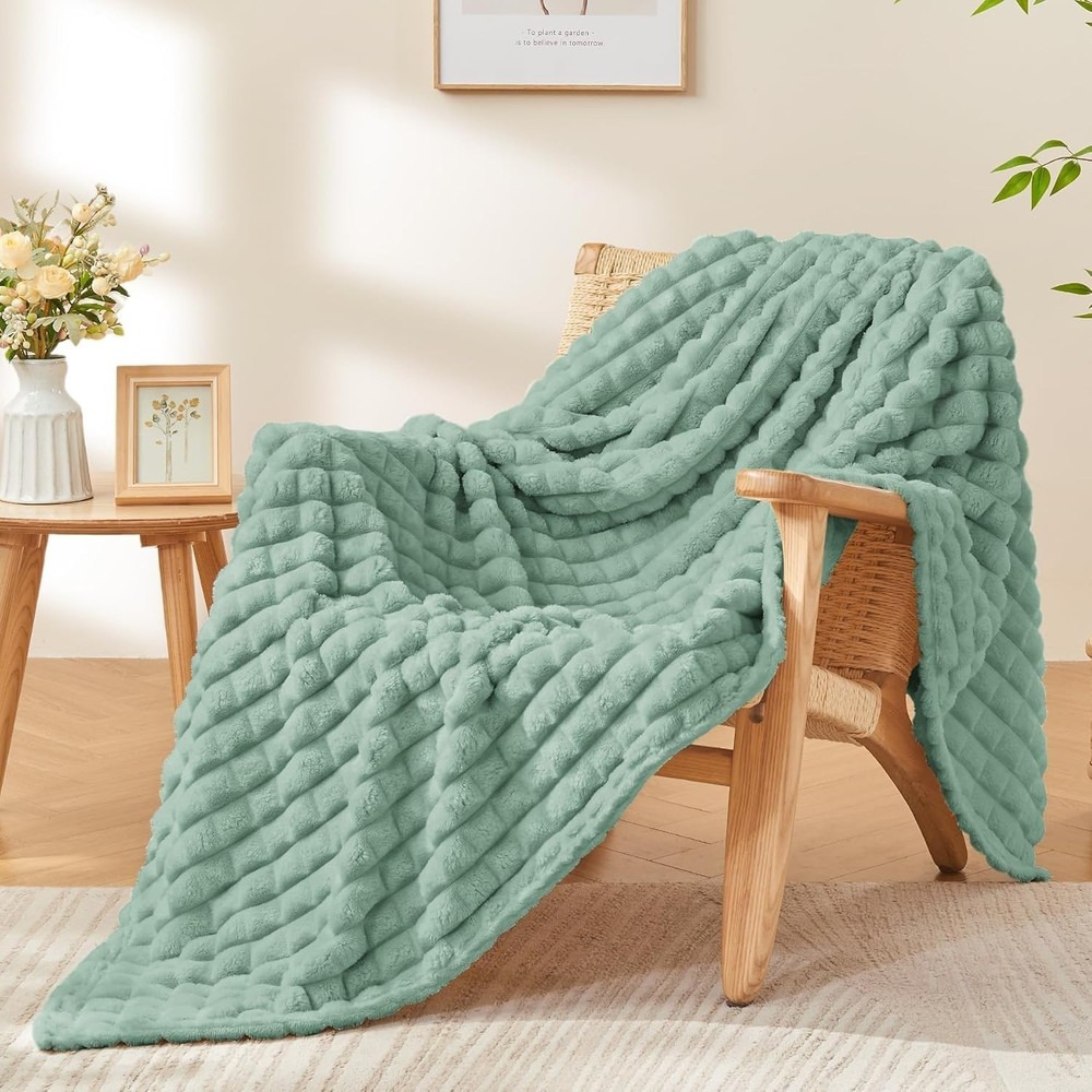 Updated Grey Throw Blanket Couch & Bed- Super Soft & Warm 3D Checkered Fluffy