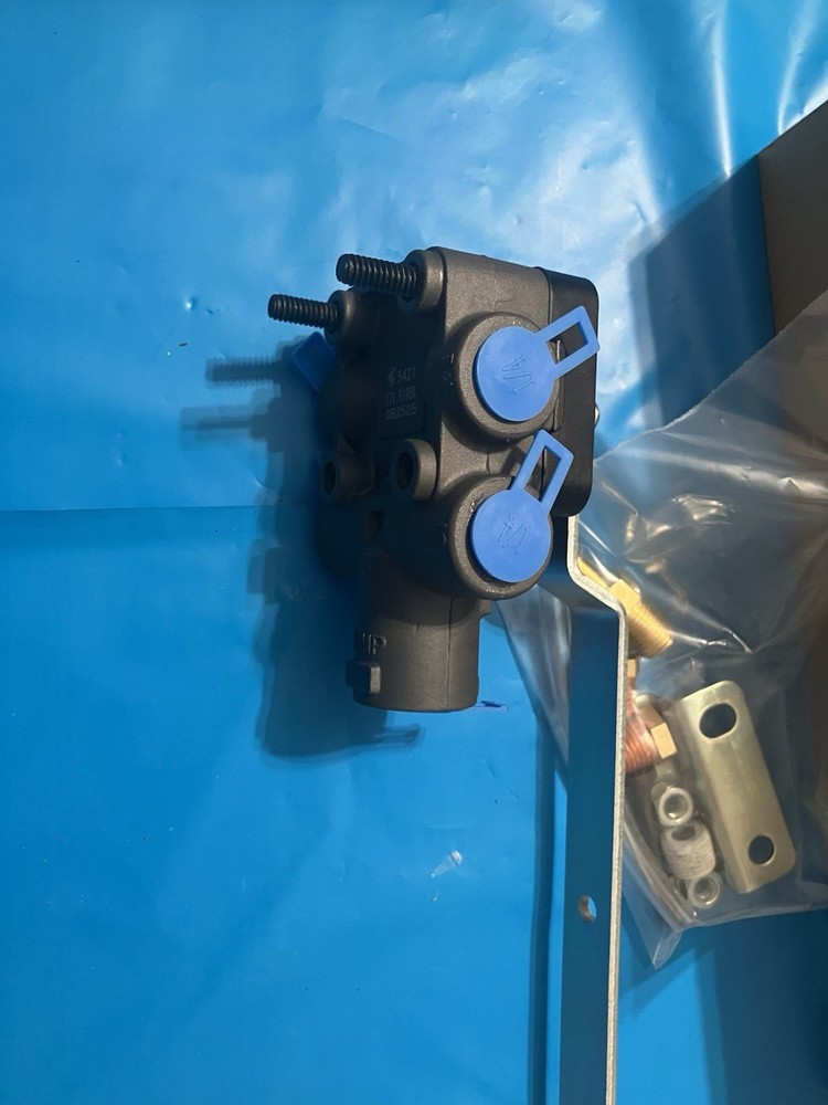 VS228 Height Control Leveling Valve with Dump ref: Hendrickson 171.H185K