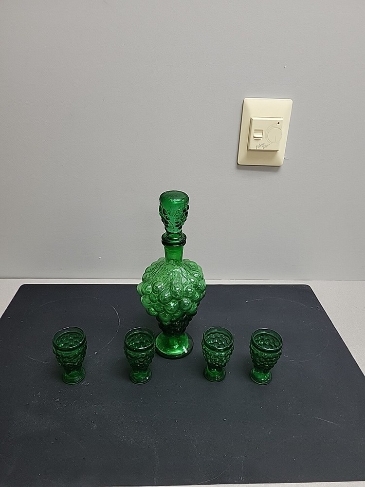 Green Grape  Pattern Bottle/Decanter with  4 Shot Glasses