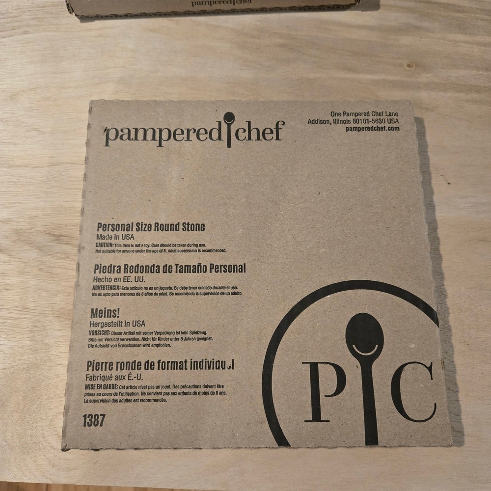 NIB Pampered Chef 1387  Personal Size round stone