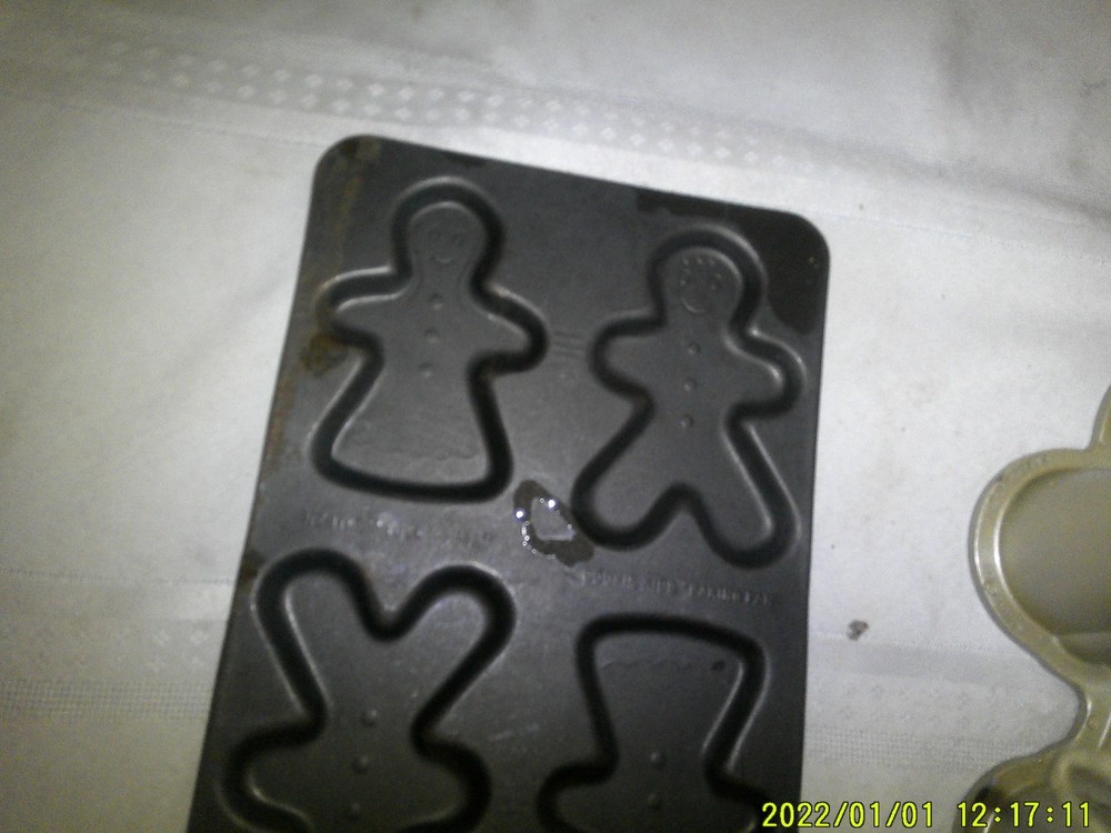 GINGERBREAD MAN COOKIE SHEET DEEP CAKE PAN