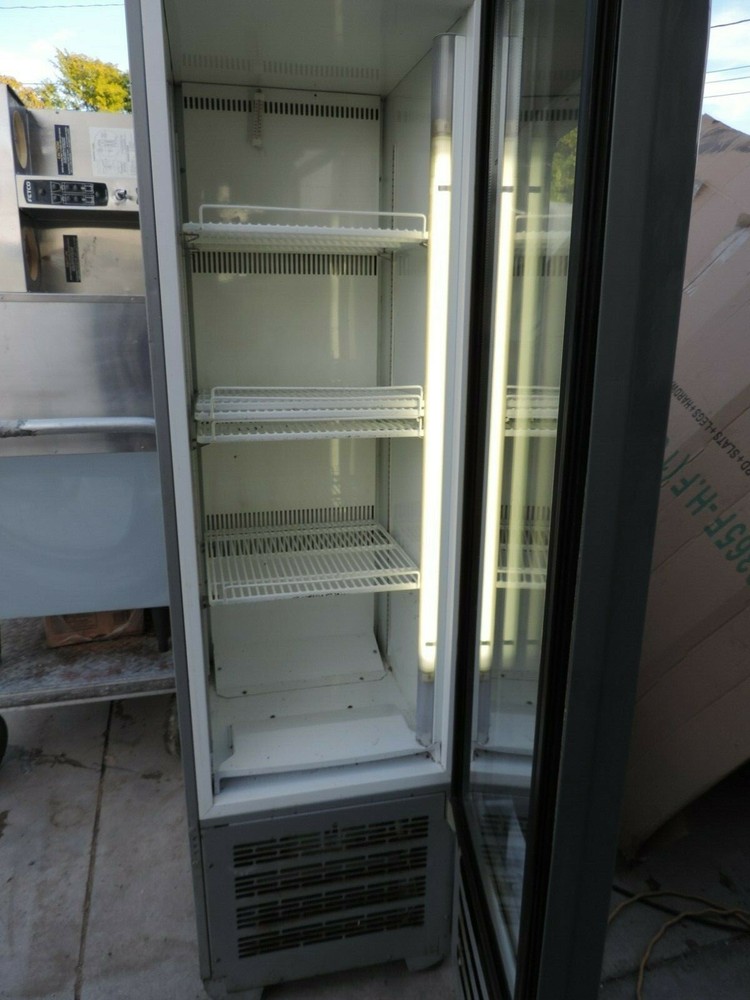 GLASS DOOR REFRIGERATED DISPLAY REFER