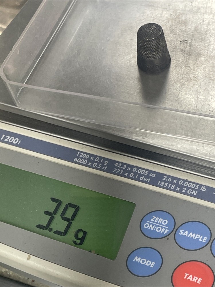 VINTAGE STERLING SILVER THIMBLE with STAR HALLMARK #6