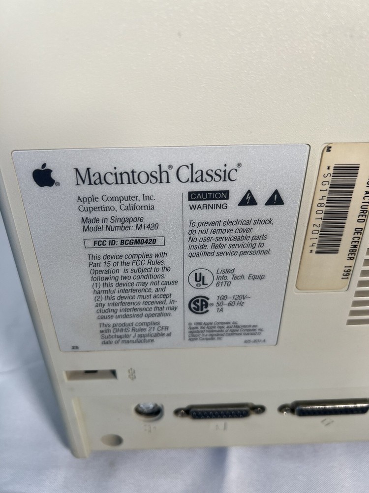 VTG Apple Macintosh Classic Computer Complete w/Box Paperwork Mouse More *READ