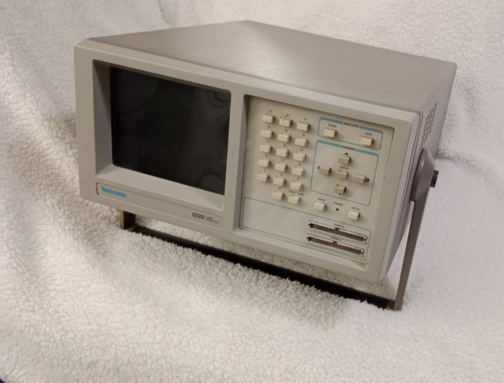 Tektronix 1220 Logic Analyzer