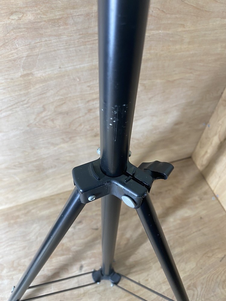 Light Stand Tripod 6ft (max size)