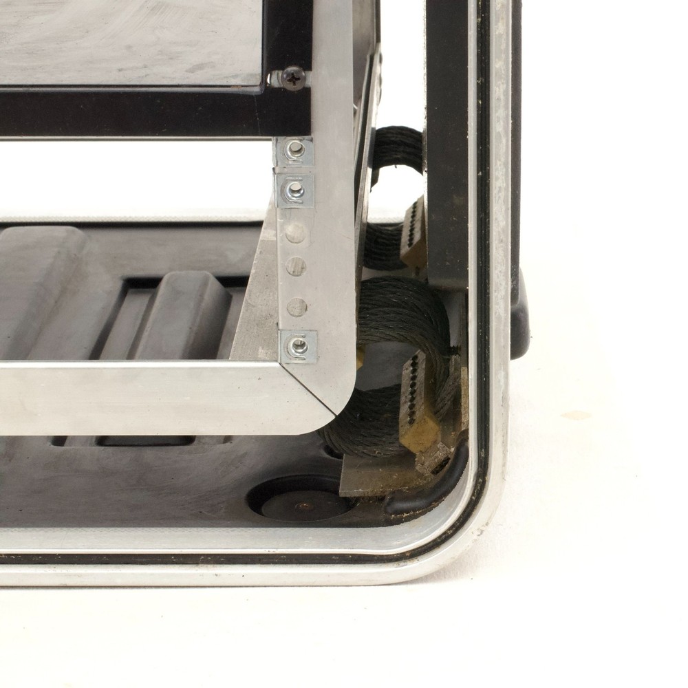 SKB 8-Space Shock-Mount Rack, 20-in Deep with Internal Suspension