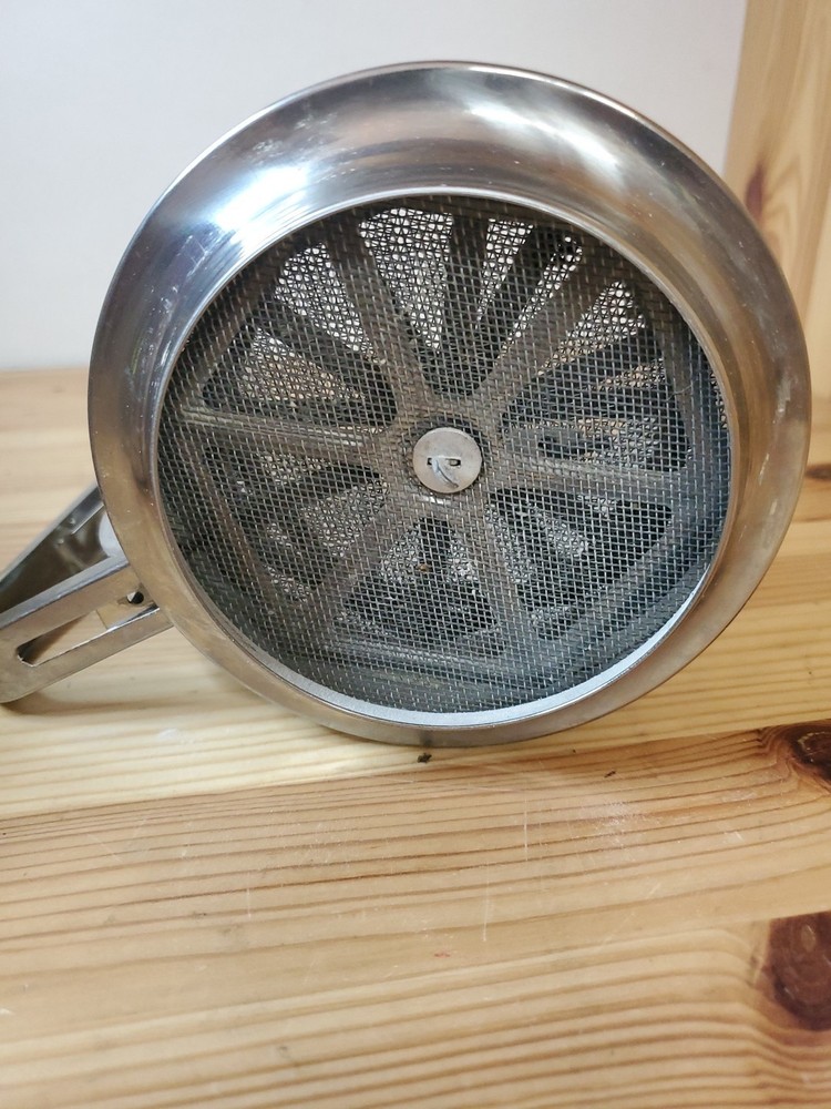 Large Vintage Three Screen Metal Flour Sifter -Squeeze Trigger•5” High JO+