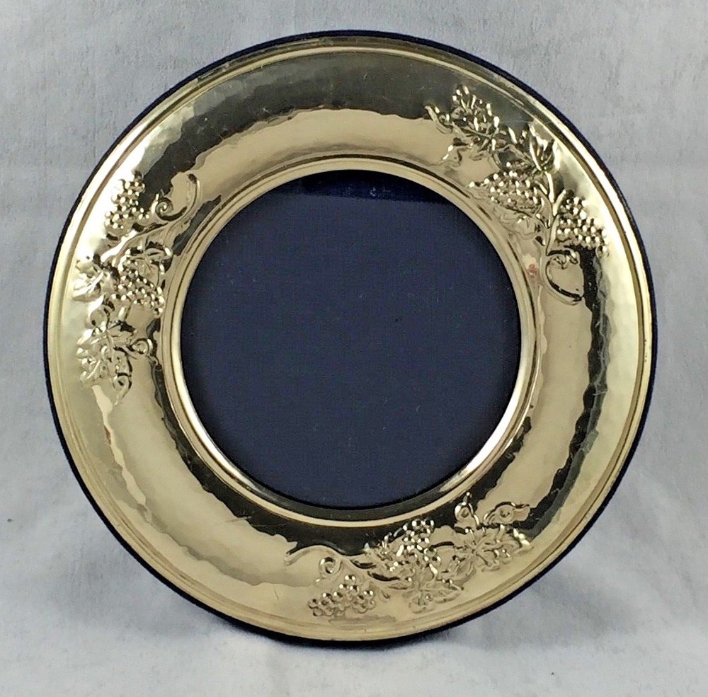 Round Sterling Hammered Grape Decor Frame - 6" for 3 1/2" picture