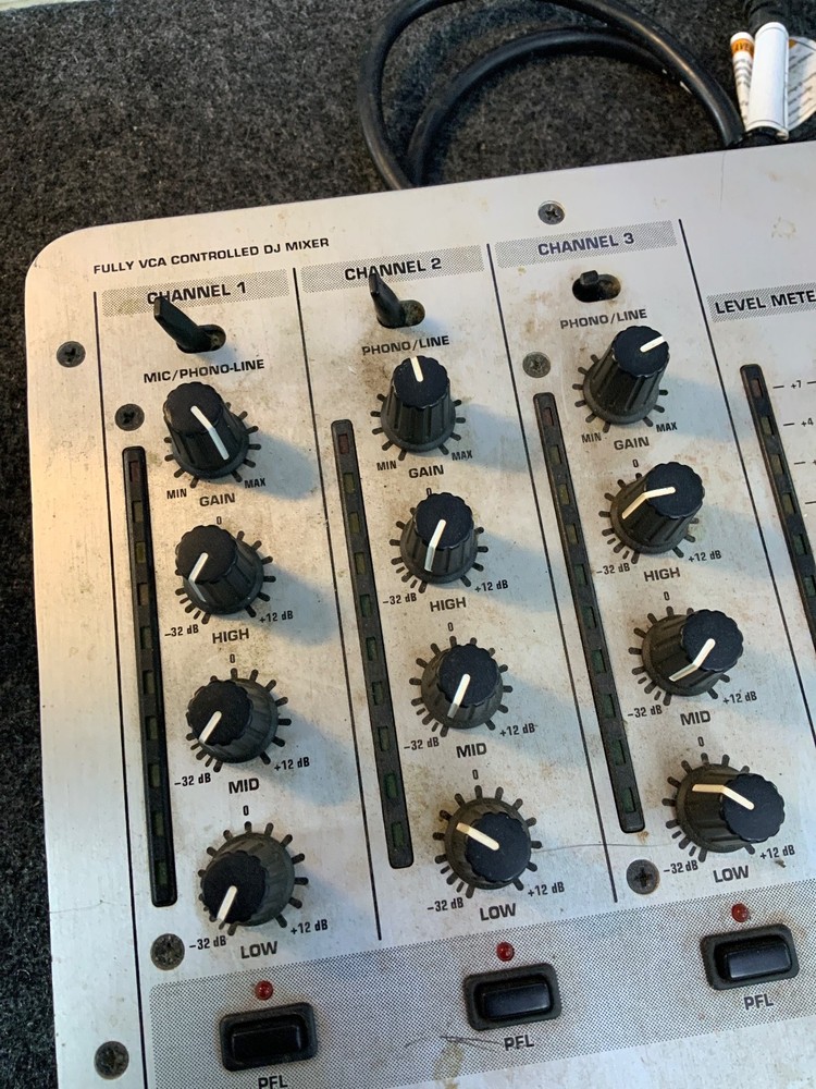 Behringer Model VMX-300 DJ 3 Channel Pro Mixer Missing Some Knobs