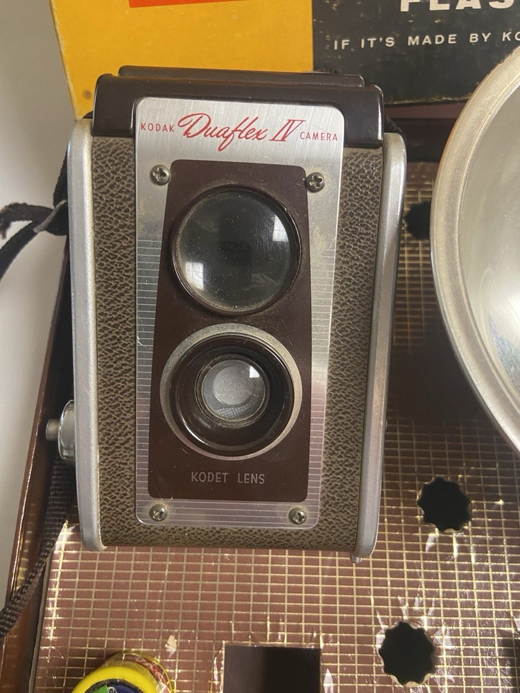 Kodak Duaflex IV Brown Flash Outfit Box Camera Set