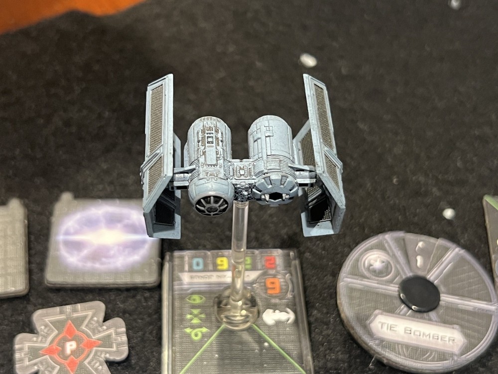 Star Wars X-Wing Miniatures 1.0 - TIE Bomber complete