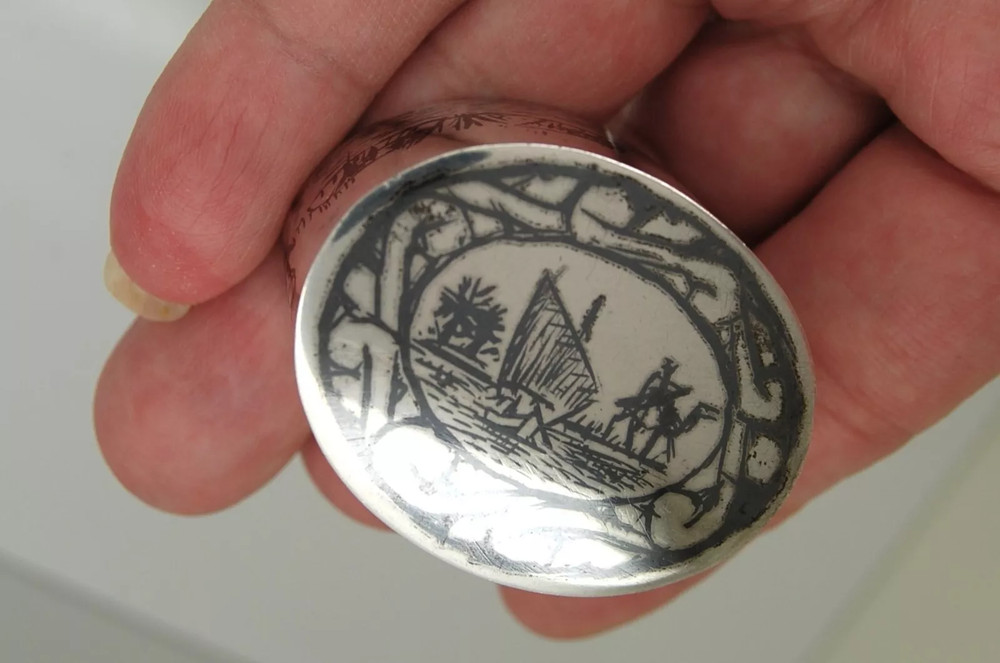 VINTAGE STERLING SILVER ARTISAN MADE SEA PLOT OVAL SHAPE SNUFF / PILL BOX