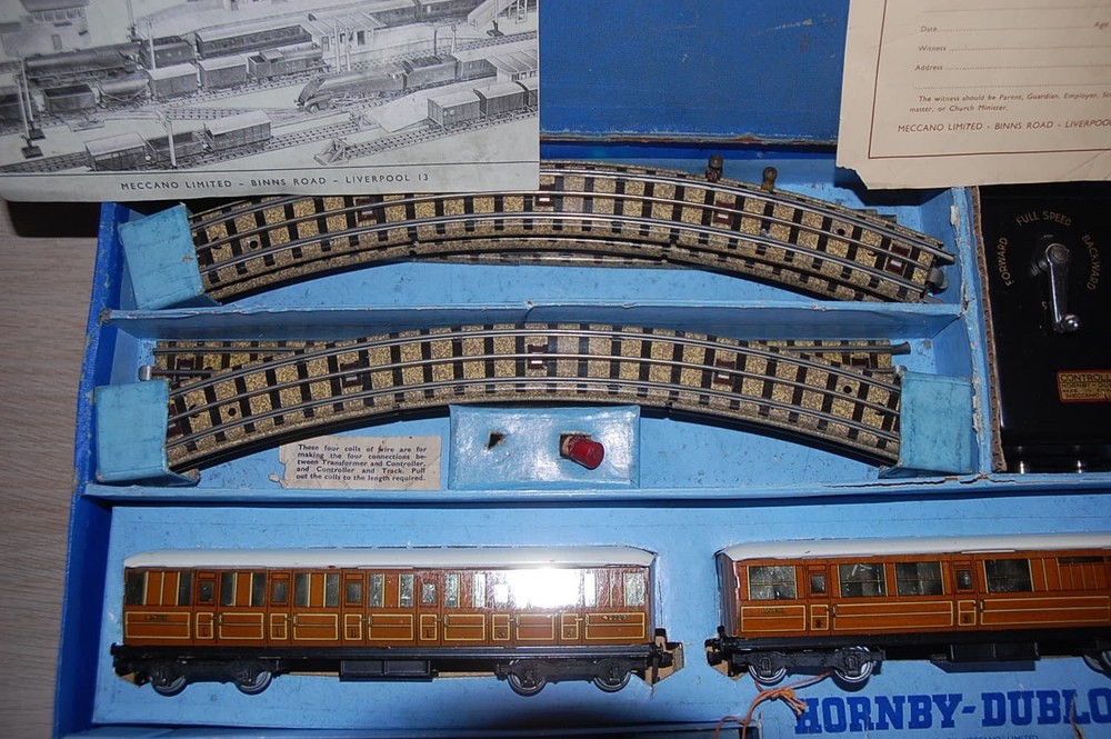 HORNBY DUBLO EDP PASSENGER TRAIN SET 'SIR NIGEL GRESLEY' BOXED