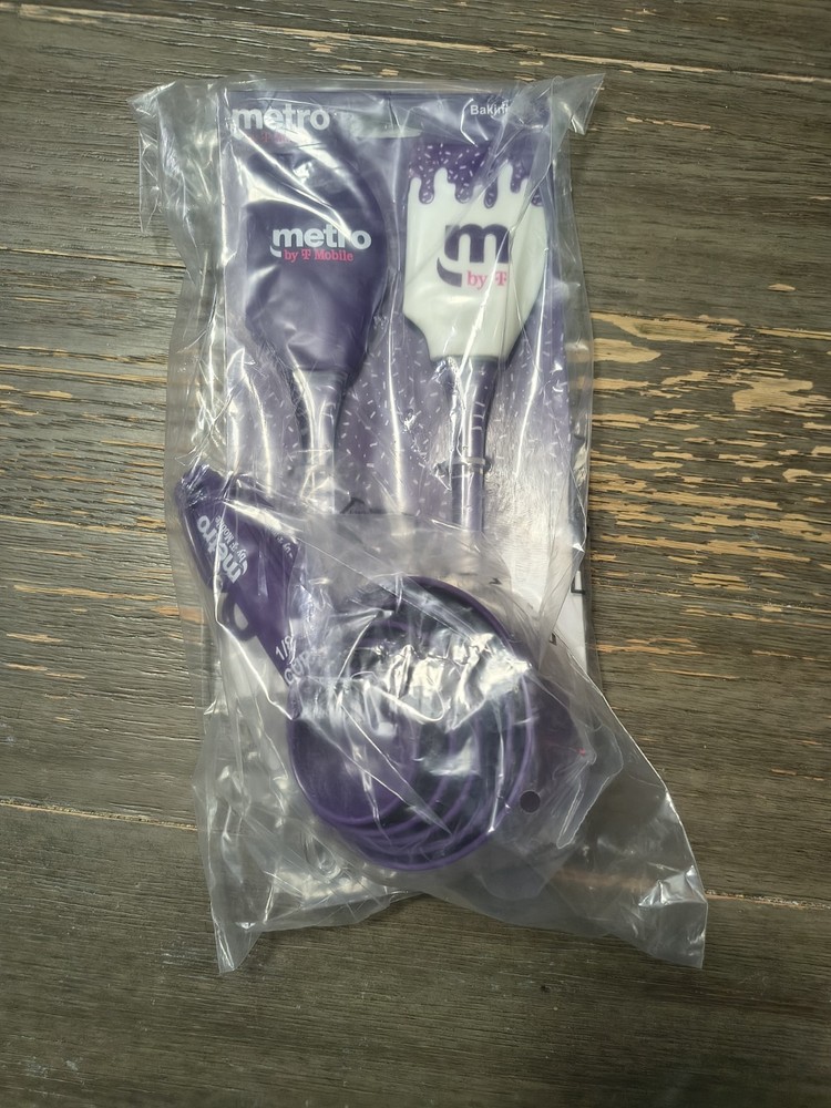 Metro By T-Mobile Baking Set