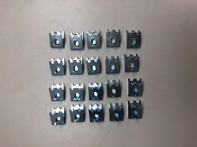 20 ZINC SHELF SUPPORT, PILASTER CLIP - TRUE 831600