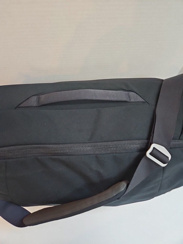 Osprey Arcane Duffel Bag/Backpack 30L. Black.